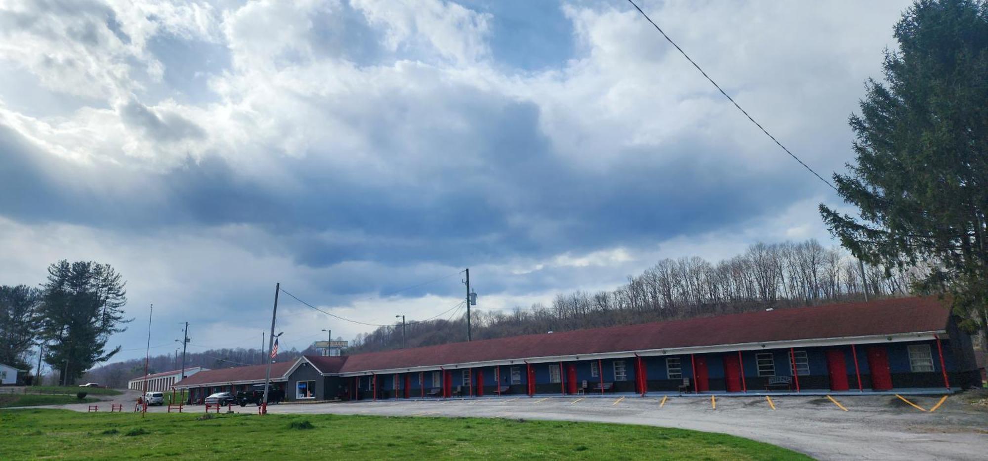 Relax Rural Retreat- Marion - Atkins Motel